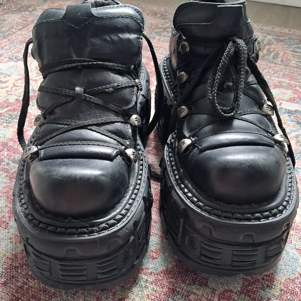 [SOLD] Black New Rock - Chunky Gothic Style - Picture 2 of 8